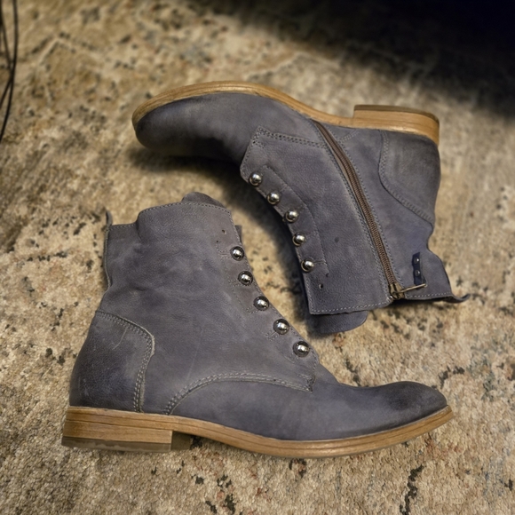 MJUS Art Silver Button Leather Ankle Boots - Picture 2 of 14